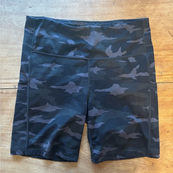 Athleta Camp Ultimate Stash Bike Shorts - Picture 1 of 4